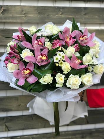 Букет цветов из: Розы и Хризантемы в Доры