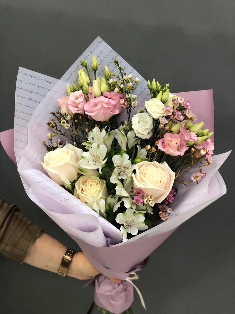 Букет цветов из: Альстромерии, Розы и Лизиантусы в Доры