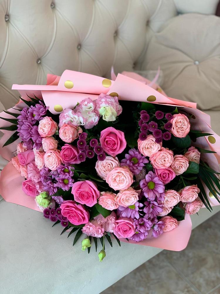 Букет цветов из: Хризантемы, Розы и Лизиантусы в Доры