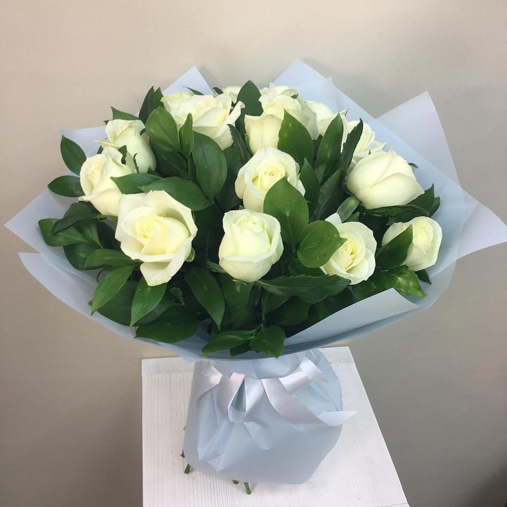 Букет 15 Белых роз Проуд в Доры