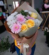 Букет цветов из:  Герберы, Розы и Хризантемы в Доры