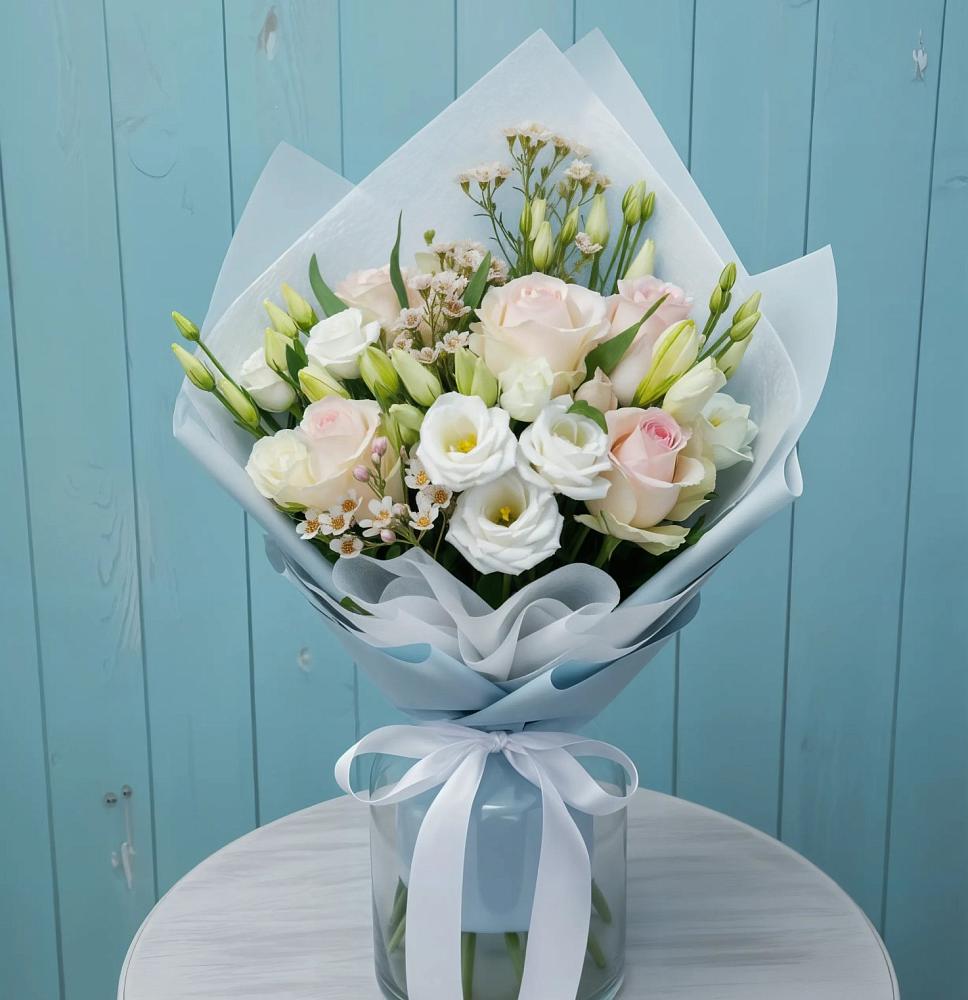 Букет цветов из: Розы и Лизиантусы в Доры