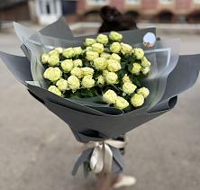 Букет Белые кустовые розы Солинеро в Доры