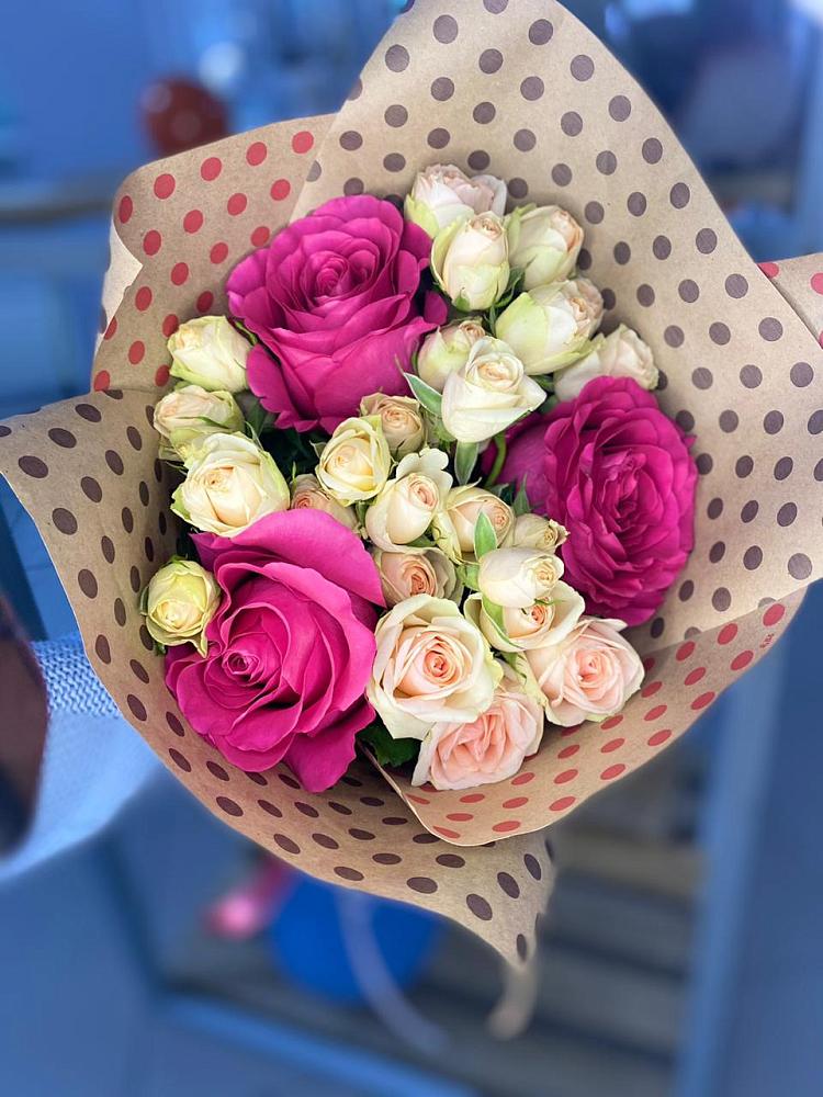 Букет цветов из: Розы в Доры