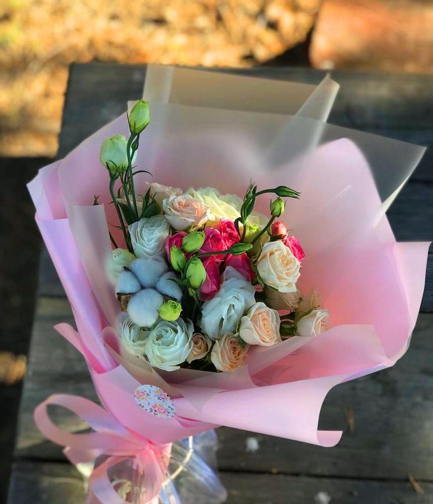 Букет цветов из: Розы и Лизиантусы в Доры