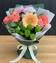 Букет цветов из:  Гвоздики, Розы, Герберы и Хризантемы #REPLACE_PRED# Доры