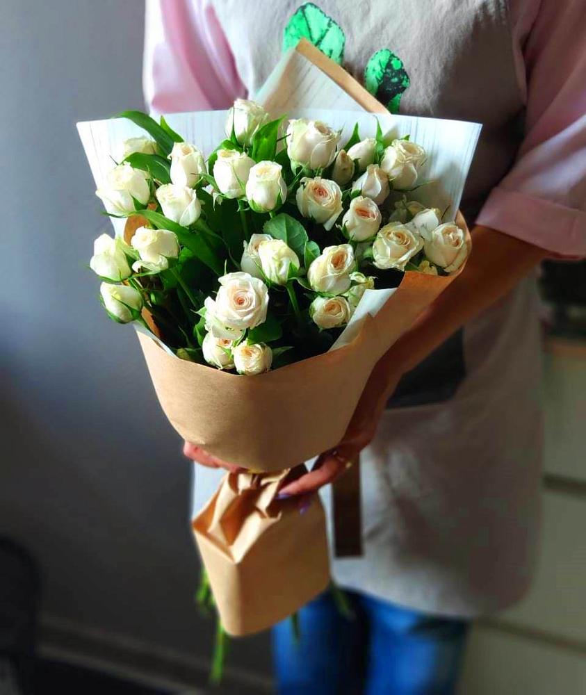 Букет цветов из: Розы в Доры