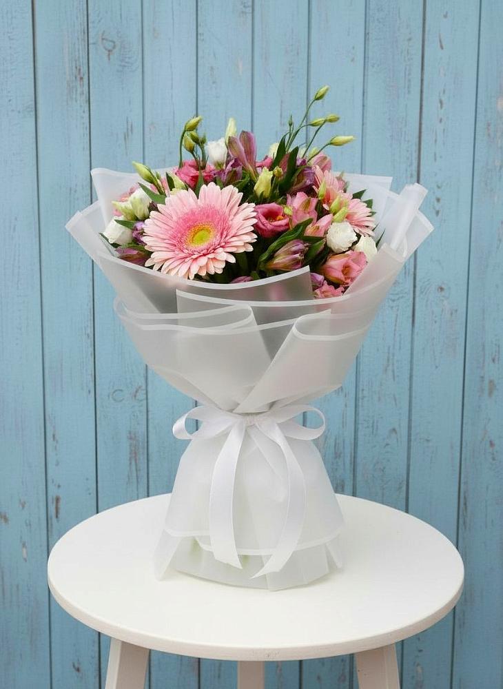 Букет цветов из: Герберы, Альстромерии и Лизиантусы в Доры