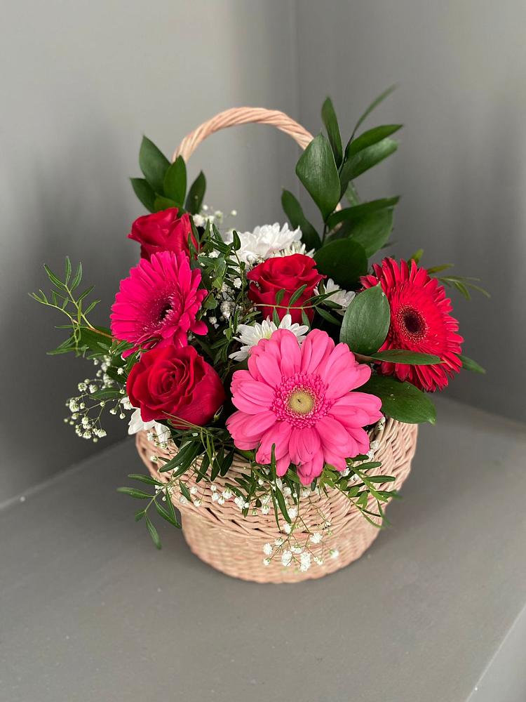 Цветочная композиция из Розы, Хризантемы и Герберы в корзине в Доры